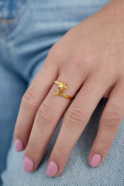 Złoty pierścionek z gwiazdą i księżycem