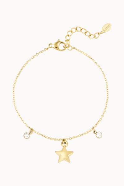 Złota bransoletka z zawieszką gwiazdką i kryształkami.